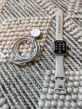Apple Watch Series 9 (41mm, Cellular)